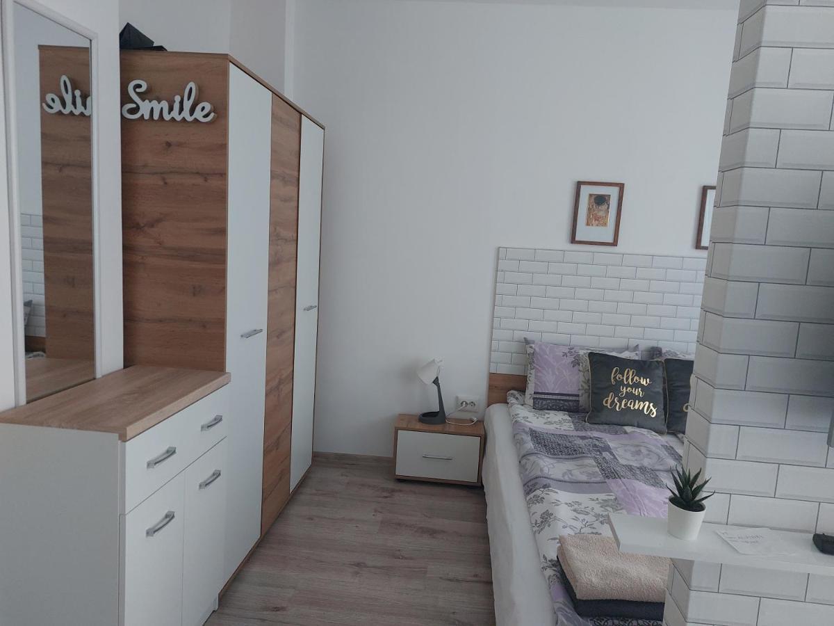 Breezy Studio 5 Varna Esterno foto